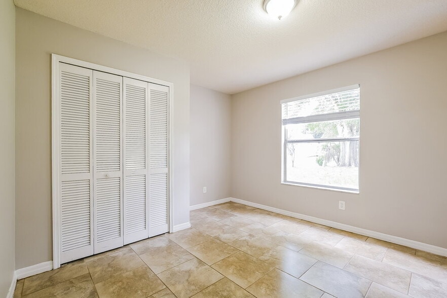 Building Photo - 2523 Dovetail Dr