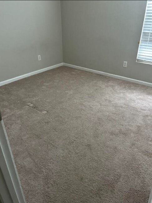 Building Photo - Stunning 4-bedroom, 2.5-bathroom home loca...