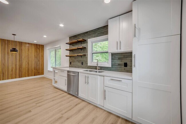 Building Photo - 8814 Laverty Pl