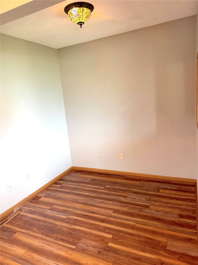 Building Photo - 721 S Cherry St