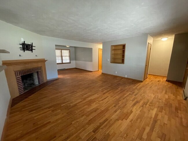 Building Photo - GREAT LOCATION!! Close to Mercy Hospital!