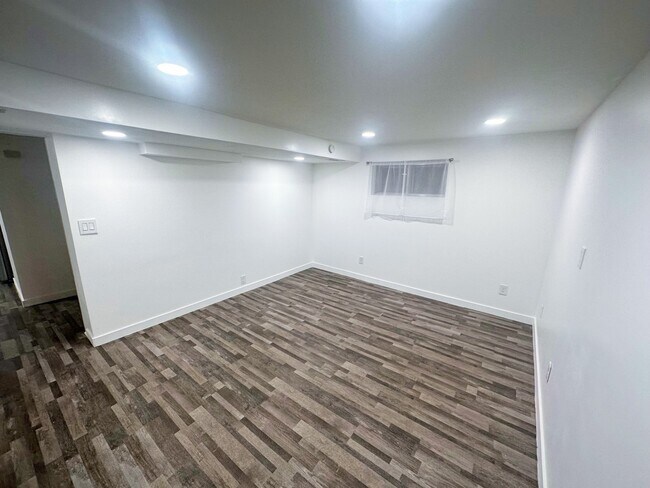 Building Photo - 435 Kiesel Ave