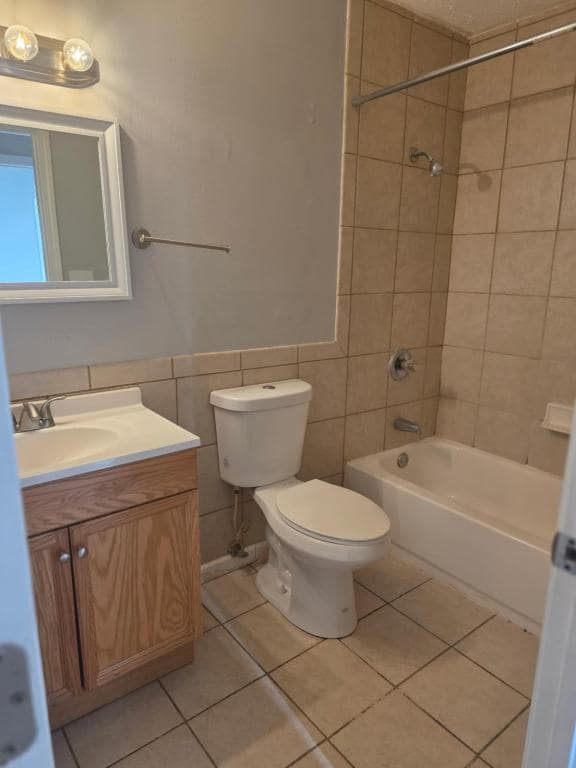 Building Photo - 2013 Maple Tree Ln