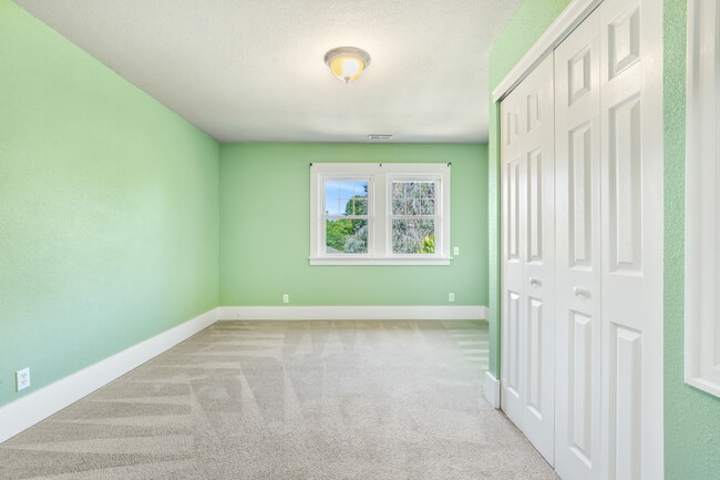 Building Photo - 9648 N Central St