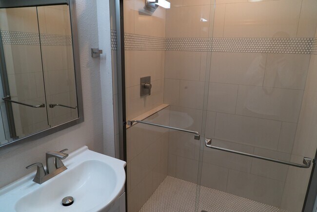 Building Photo - 14526 Garden Rd