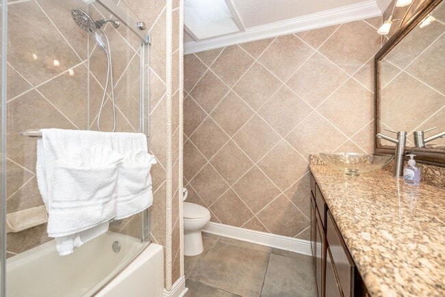 Building Photo - 3 Bedroom 2 Bath Back Bay Luxury Rental Home