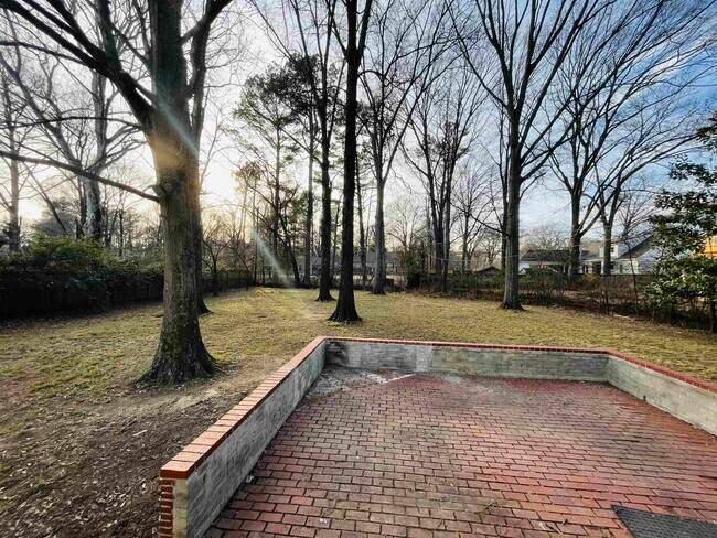 Building Photo - 329 Fairfield Cir