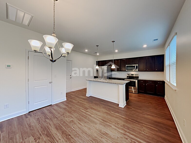 Building Photo - 2128 Laurel Vlg Cir