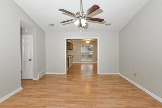 Building Photo - 5850 Waverly Dr