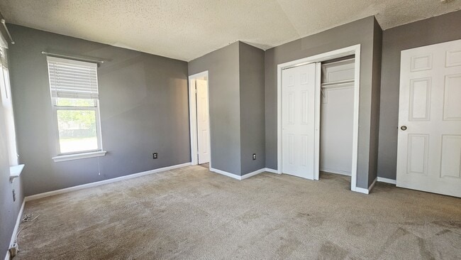 Building Photo - 812 Zircon Ct