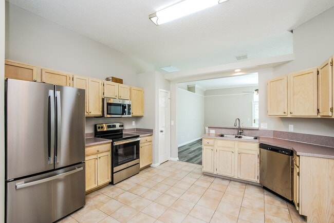 Building Photo - 7686 Fawn Lake Dr S