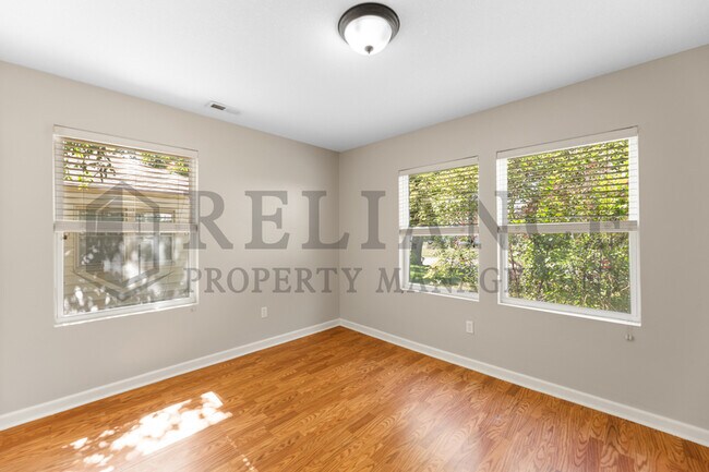 Building Photo - 1806 N Hood St