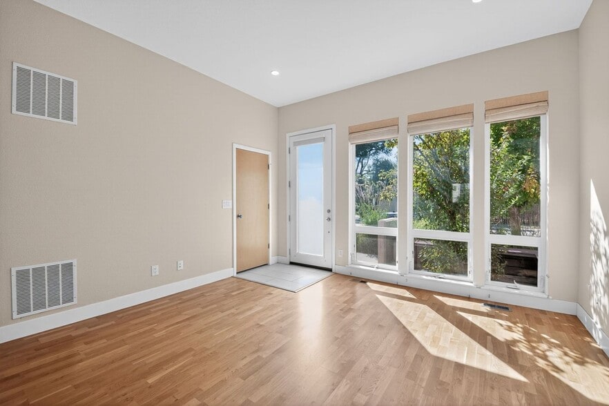 Building Photo - 2809 W 52nd Ave