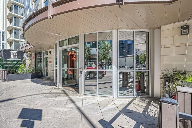Building Photo - 360 Nueces St