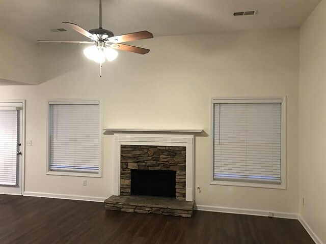 Building Photo - 3208 Grandiflora Pl