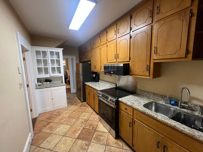 Building Photo - 123 S Pickens St