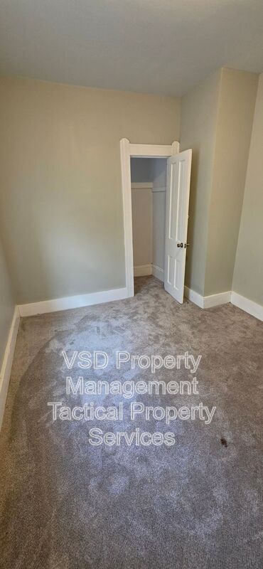 Building Photo - 3062 W 51st St