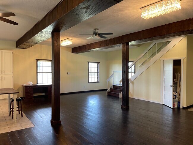 Building Photo - 15500 University Dr