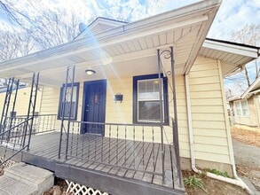 Building Photo - 2114 S Scott Ave