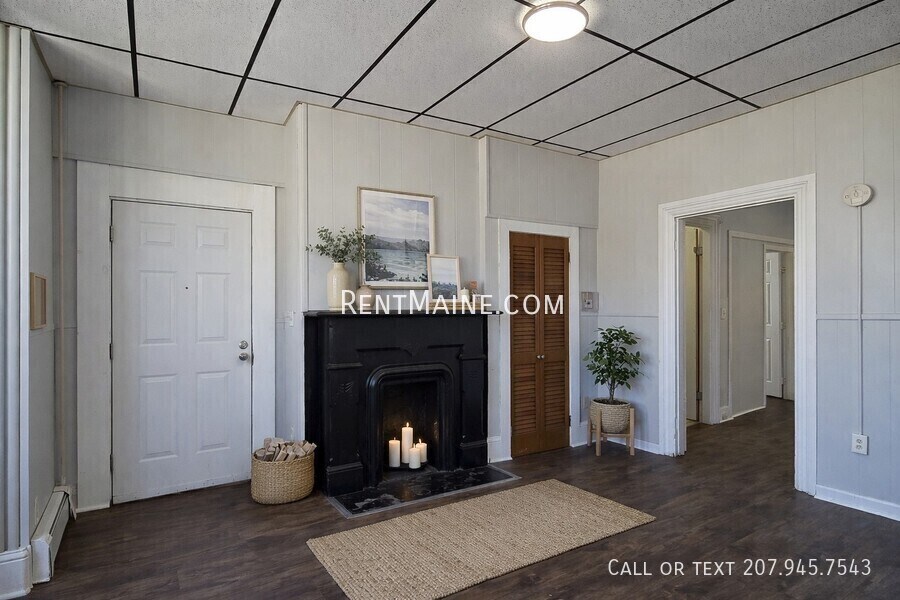 Building Photo - 139 Oak St