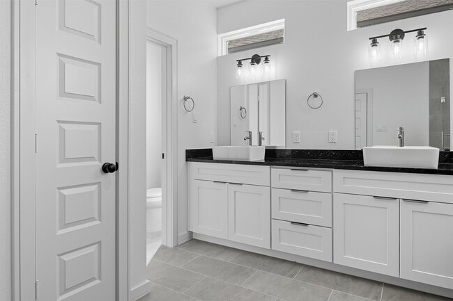 Building Photo - 2924 El Fenice Ln