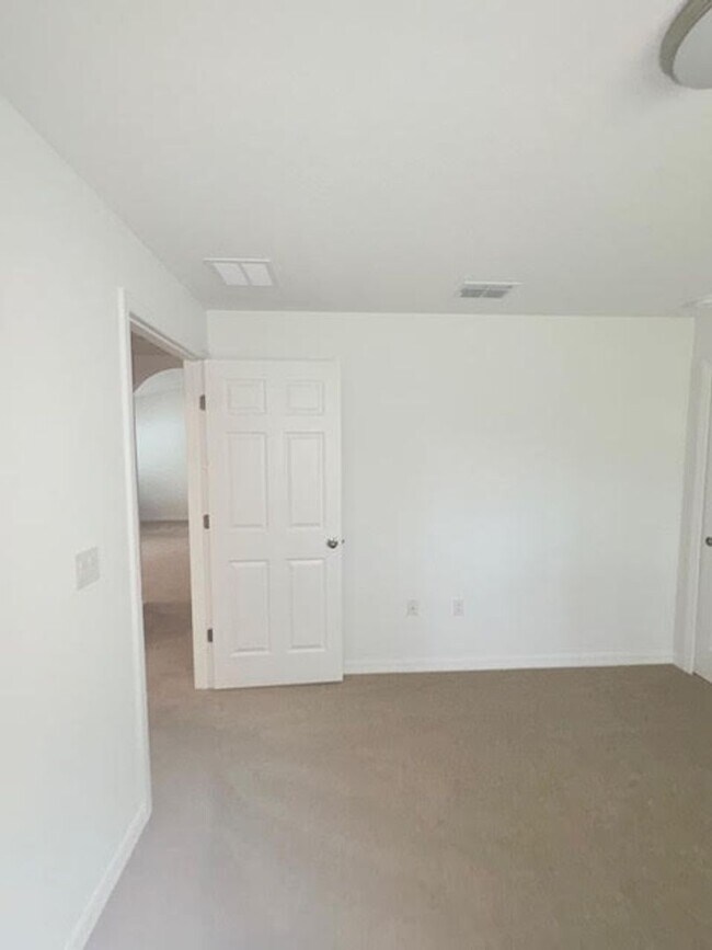 Building Photo - 125 Seattle Trail