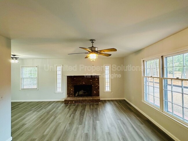 Building Photo - 420 Rose Ave