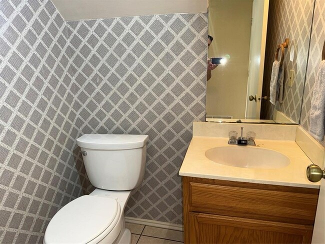 Building Photo - 6109 Parkwood Dr