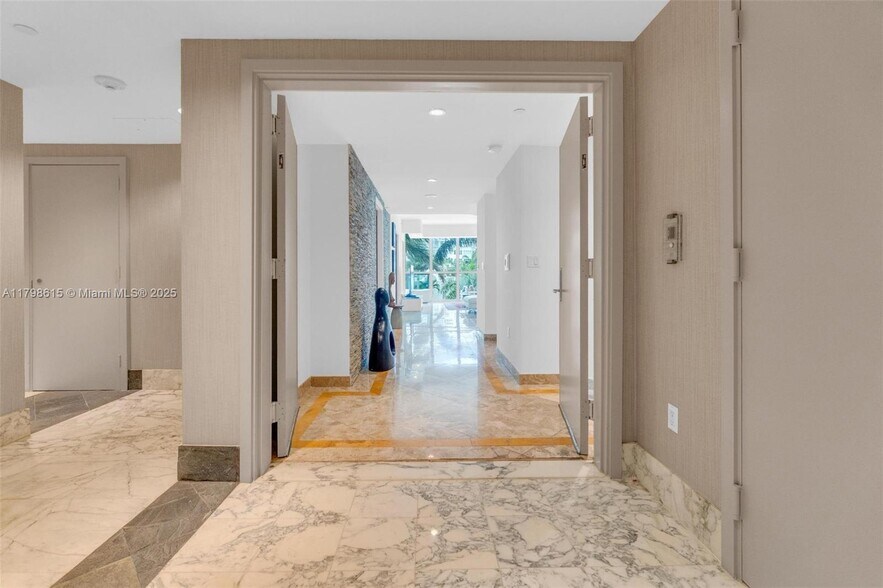 Building Photo - 1331 Brickell Bay Dr