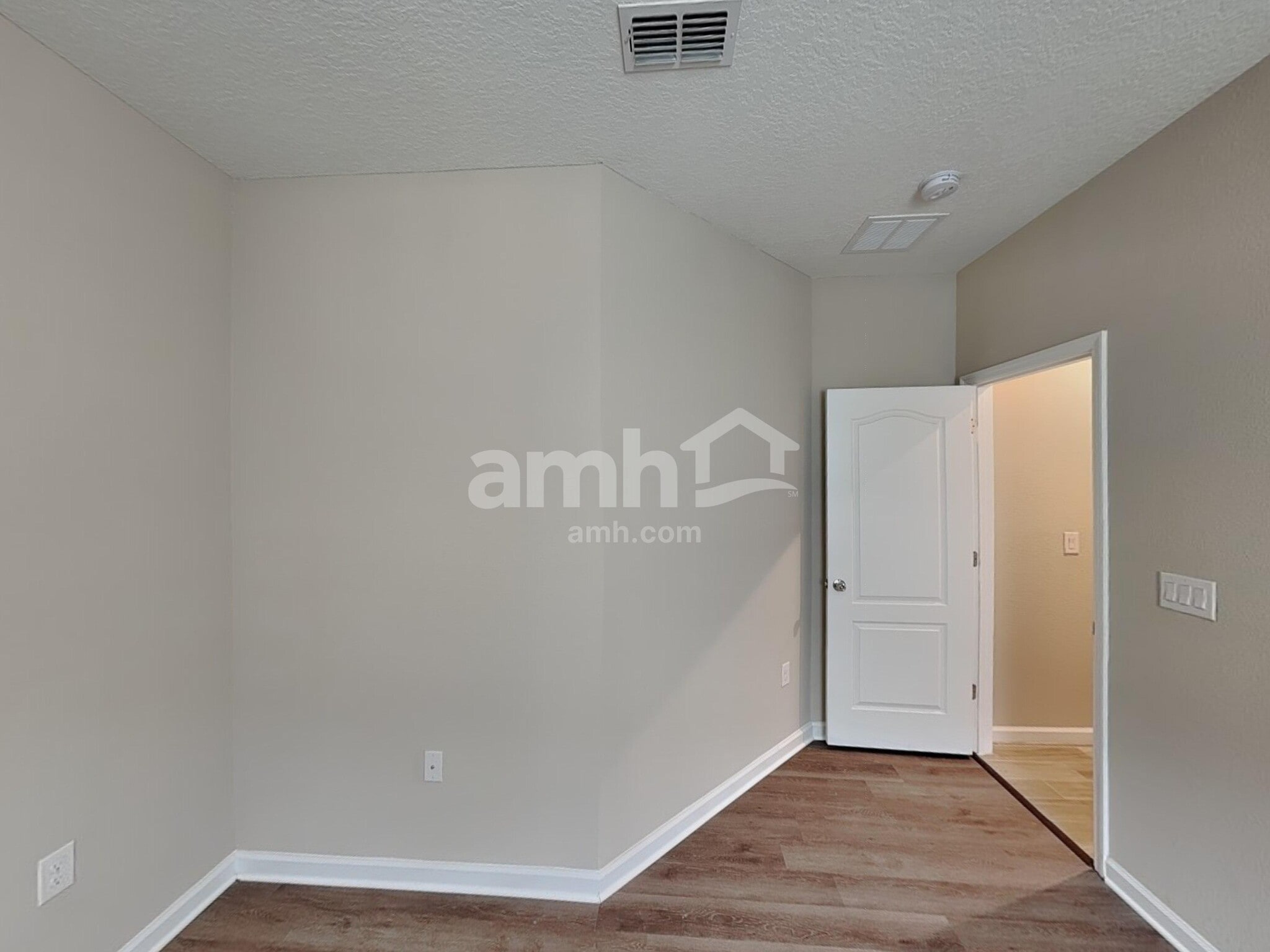 Building Photo - 37 Trumpco Dr