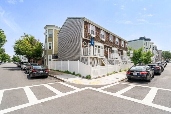 Building Photo - 28 I St