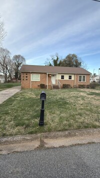 Building Photo - 1221 Terrell Dr