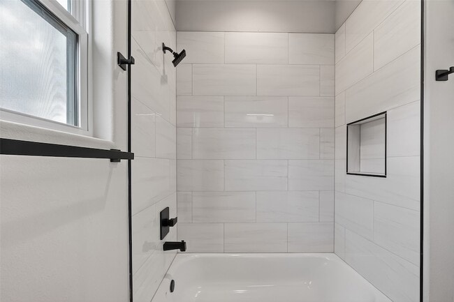 Building Photo - 2511 N MacGregor Way