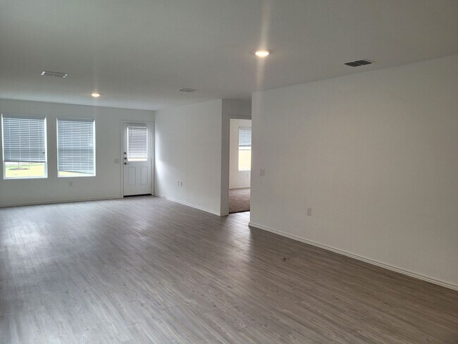 Building Photo - Brand New 4 Bedroom Texas A&M