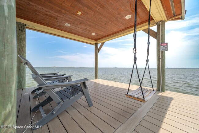 Building Photo - 1110 S Banana River Dr