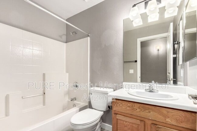 Building Photo - 8947 E Fairbrook St