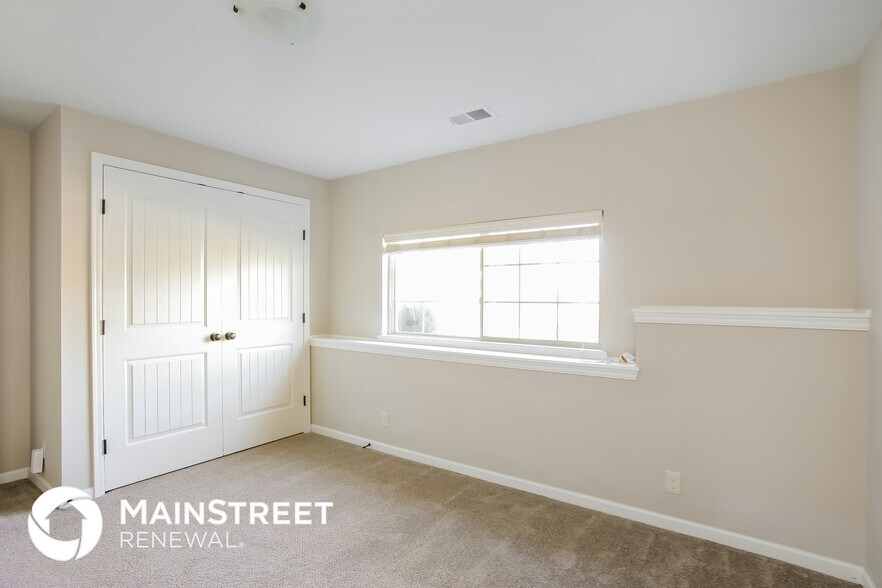 Building Photo - 1303 NW High View Dr