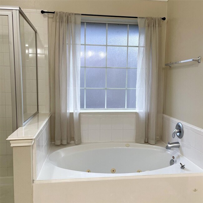 Building Photo - 2606 Sun Flare Ln