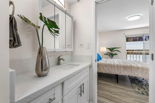 Building Photo - Coty Tower 703