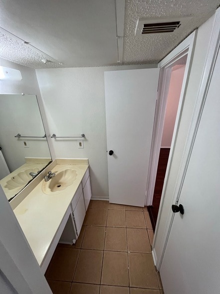 Building Photo - 2120 El Paseo St
