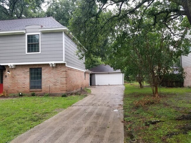 Building Photo - 3911 Brightwood Dr