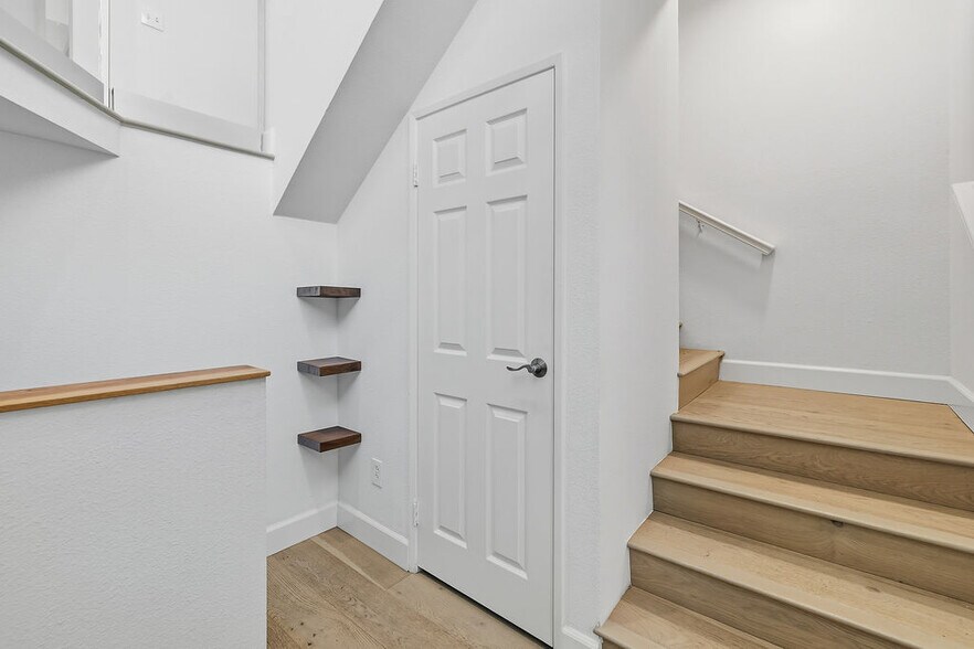 Building Photo - 501 Herondo St