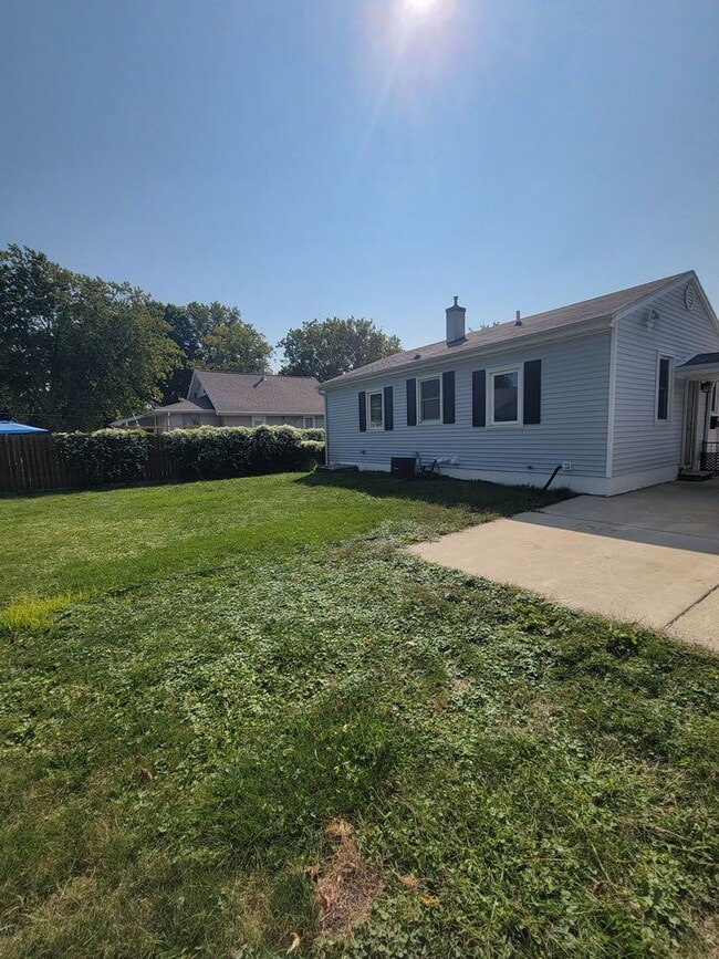 Building Photo - Beautiful 3 Bed 2 Bath House!