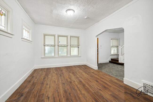 Building Photo - $1300/month bungalow