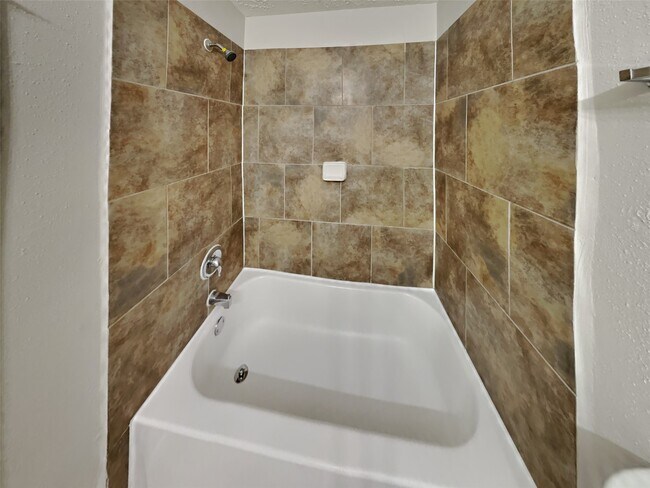 Building Photo - 20211 Cottonglade Ln