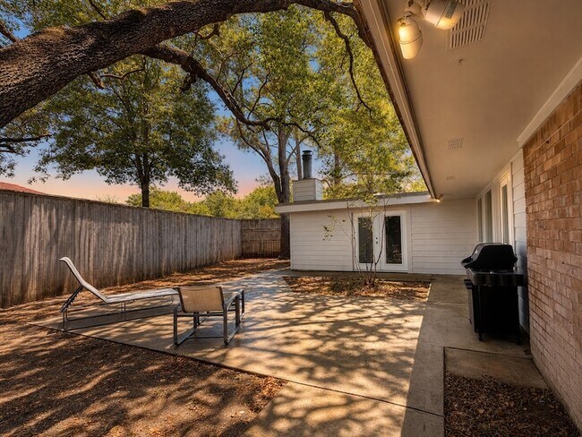 Building Photo - 3401 Hanover Ln