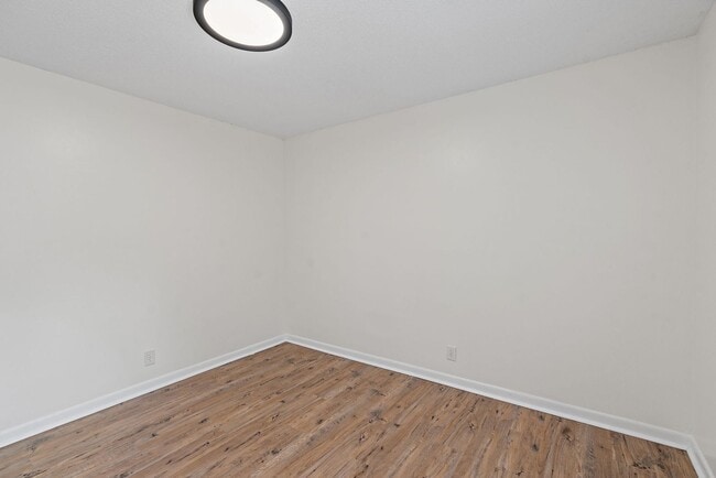 Building Photo - 1541 Cherry Tree Dr