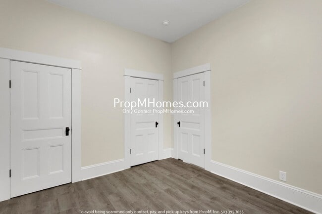 Building Photo - Updated Lair Hill Victorian with Willamette River & Mt Hood Views!