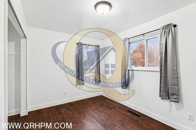 Building Photo - 3 bedroom, 1.5 baths Ranch home with a bas...