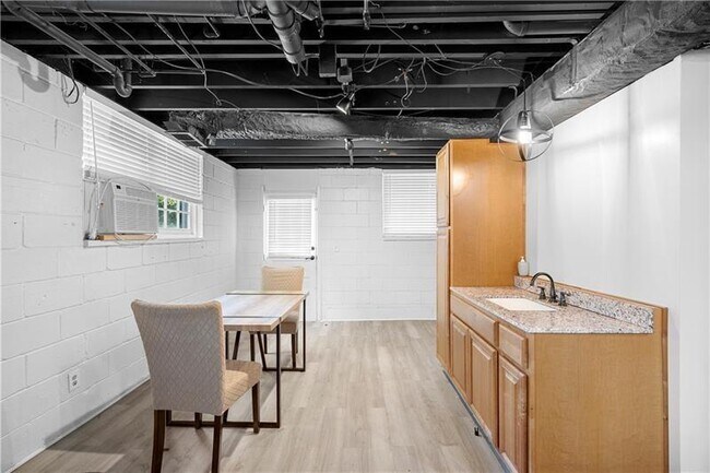 Building Photo - 2661 Fleur De Lis Pl